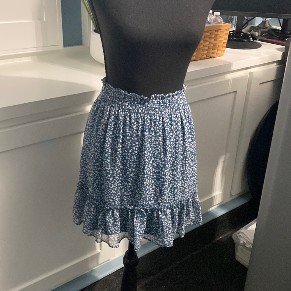 Lauren Conrad floral mini skirt, NWT, size XS
